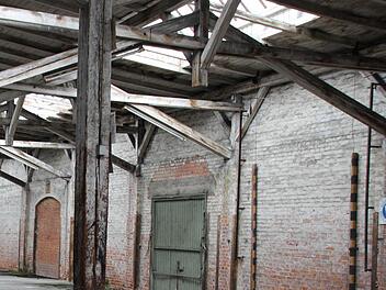 Das alte Holzgebälk in der Stückguthalle sieht zwar gut aus, macht den Brandschutz aber schwierig. Foto: Helke Renner /CT-Archiv