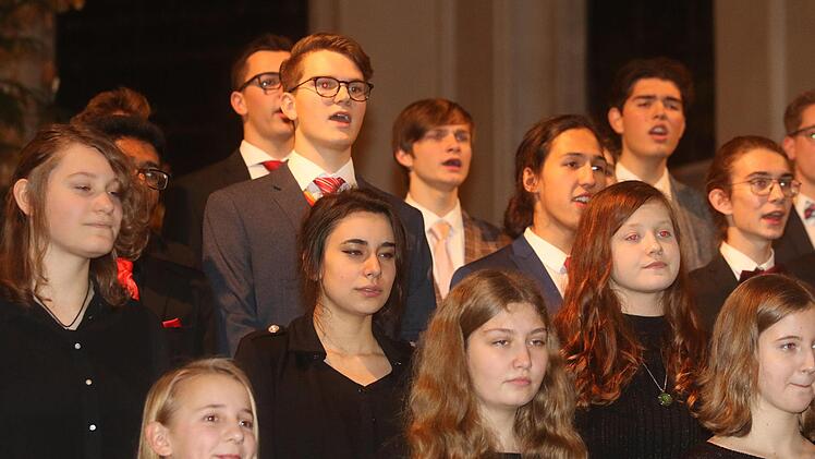 Der Oberstufenchor brachte mit "Angels" Licht ins Dunkel. Desombre