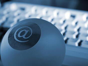 Nach Anschaffung von iPads auf Leasingbasis beschloss das Gremium nun auch, die auch von der Schulleitung befürworteten WLAN-Hotspots für alle Klassenzimmer der Ebensfelder Pater-Lunkenbein-Schule installieren zu lassen.  Foto: Rainer Sturm/pixelio