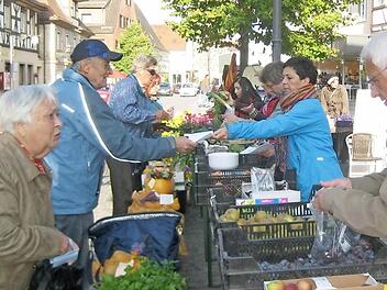 Die Herzogenauracher unterstützten durch den Kauf regionaler Lebensmittel die Partnerpfarrei im peruanischen Tembladera.  Fotos: Manfred Welker