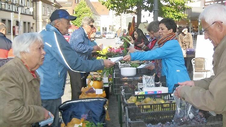 Die Herzogenauracher unterstützten durch den Kauf regionaler Lebensmittel die Partnerpfarrei im peruanischen Tembladera.  Fotos: Manfred Welker