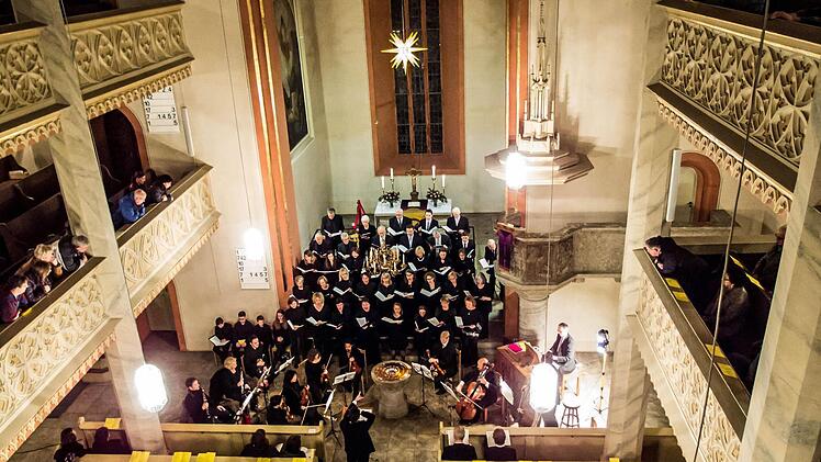 Impressionen vom Adventskonzert in Neustadt mit der Kantorei St. Georg.Foto: Jochen Berger
