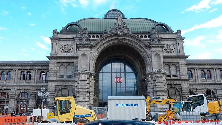 Für Autofahrer eine Geduldsprobe: Die Baustelle am Nürnberger Hauptbahnhof. Fotos: Pelke