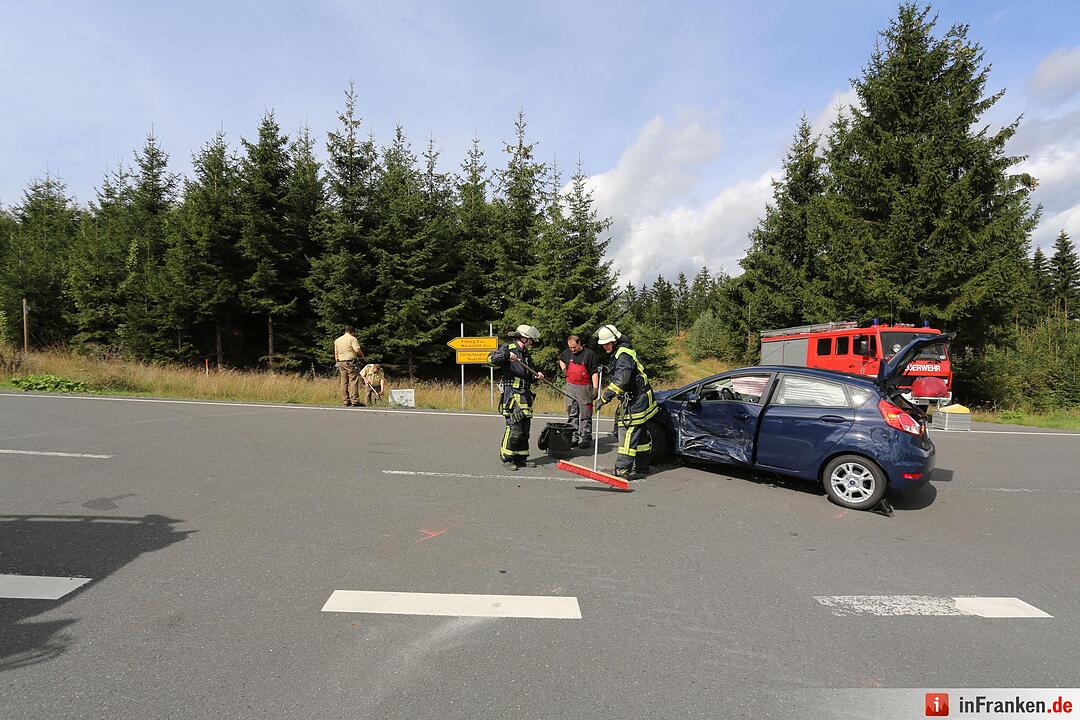 Vier Verletzte: Schwerer Unfall bei Teuschnitz