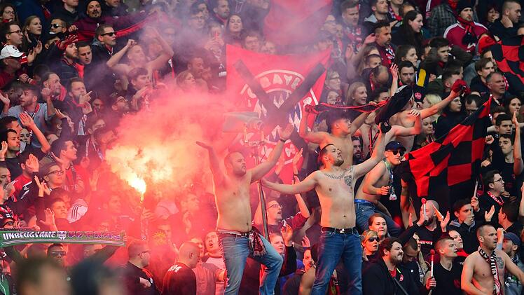 Fränkisch-bayerisches Derby: Der FCN verlangte dem FC Bayern am Sonntagabend alles ab. Die Franken erkämpften sich dabei einen Zähler. Foto: Matthias Merz/dpa