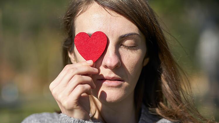 Mit unseren Tipps kann Valentinstag auch für Singles richtig cool werden.