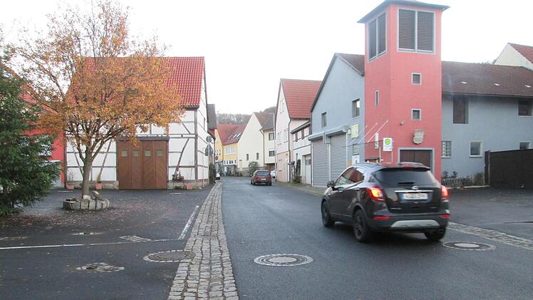 Ein, zumindest teilweise offener Bach aus dem Dorfbrunnen, der in der Kapellenstraße plätschert und von Grün gesäumt ist, wäre einer der Wünsche vieler Machtilshäuser.
