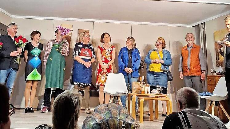 Die Theatergruppe „Theadärä" Hausen bekam am Ende verdiente Anerkennung.
