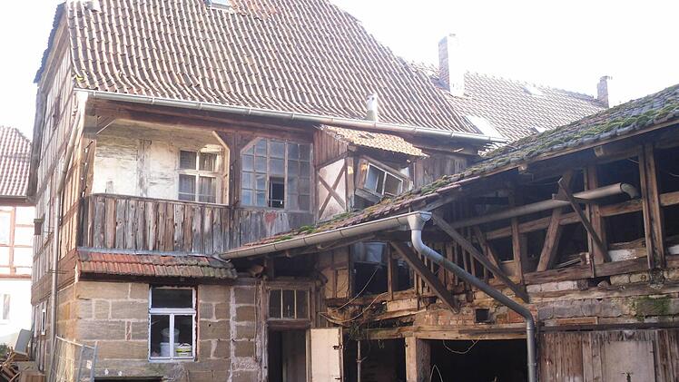 So sahen Haus und Grundstück von Peter Hofmann noch vor knapp einem Jahr aus.