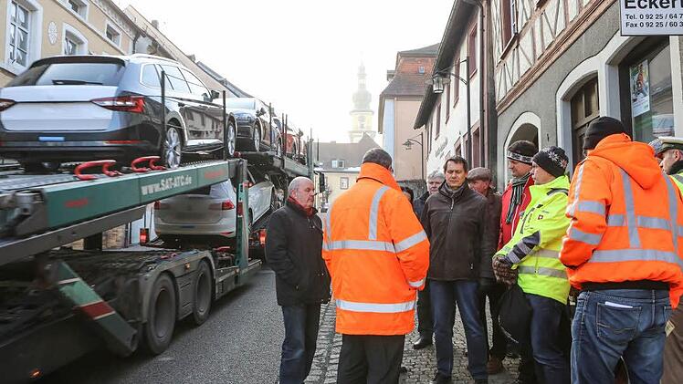 Verkehrsschau in Stadtsteinach: Wie lassen sich gefährliche Situationen entschärfen? Foto: Brbara Herbst
