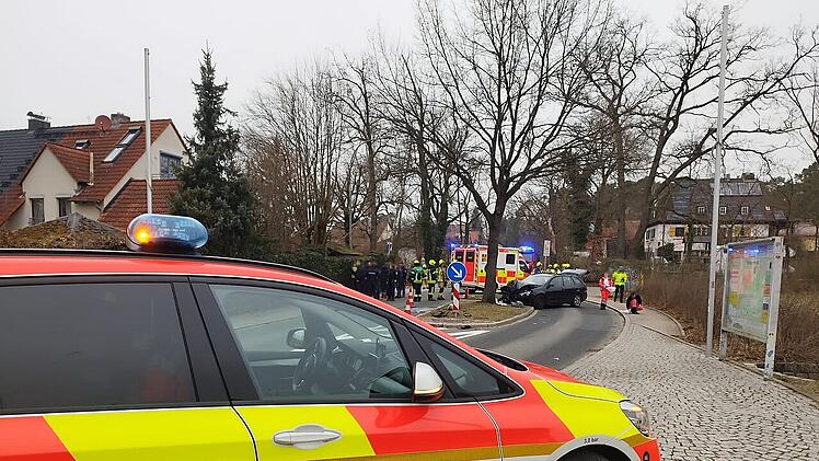 Unfall bei Erlangen: Fahrer leblos im Auto gefunden