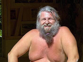 Der Guru glaubt an die Heilkraft der Sonnenstrahlen statt an Ärzte. Kinder in seiner Gemeinschaft bräuchten keine Krankenversicherung. Foto: WDR