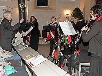 Ein Konzert der anderen Art präsentierte das Damen-Orchester Cappuccino in der Mangersreuther Kirche. Fotos: Sonny Adam