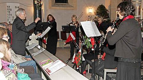 Ein Konzert der anderen Art präsentierte das Damen-Orchester Cappuccino in der Mangersreuther Kirche. Fotos: Sonny Adam