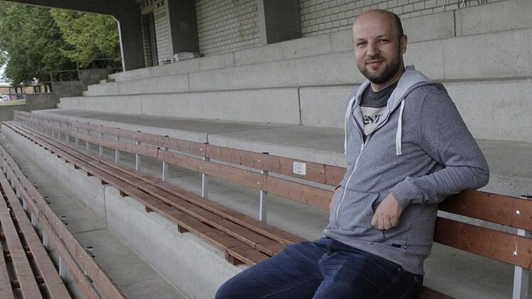 Besuch der früheren Wirkungsstätte: Maximilian Pottler auf der Tribüne des FCH-Stadions