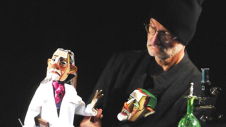 Der Puppenspieler Thomas Glasmeyer zeigt am Freitag, 13. Juli, um 19.30 Uhr "Faust" - ein Puppenspiel f&uuml;r Erwachsene in der Bad Br&uuml;ckenauer Galerie Form und Farbe. Martin Menner