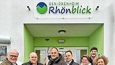 Von links: Dr. Reinhold H&ouml;hn (Vorsitzender Hospizverein) Daniel Wehner (B&uuml;rgermeister Burkardroth), Michael Wehner (Inhaber Wehnercare) sowie die Prokuristinnen und Prokuristen Martin Wehner, Julia Plinganser, Alexander Beck und Carolin Rink.