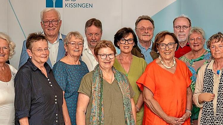 Der Seniorenbeirat in Bad Kissingen ist neu gew&auml;hlt. Unser Bild zeigt Oberb&uuml;rgermeister Dirk Vogel (rechts), Philipp Pf&uuml;lb, Leiter Jugend, Familie und Soziales (links), den Stadtratsbeauftragtem f&uuml;r Senioren, Thomas Menz (sechster von links). Vors...