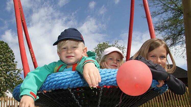 Nestschaukeln sind bei Kindern sehr beliebt. Solch ein Gerät soll es bald am Spielplatz "Am Toracker" geben.  Foto: Archiv/Sonja Adam