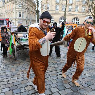 Gaudiwurm: Narren feiern in Coburg