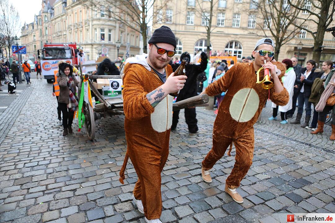 Gaudiwurm: Narren feiern in Coburg