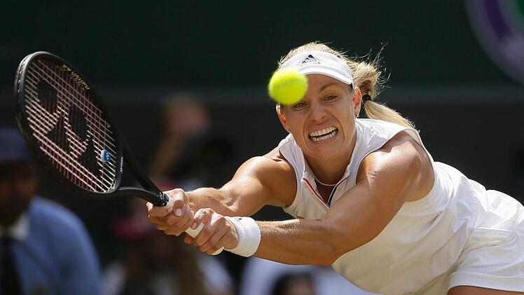 Es ist die Neuauflage des Wimbledon-Finales von 2016: Angelique Kerber gegen Serena Williams. Am Samstag (14. Juli 2018) steigt um 15 Uhr auf dem Centre Court in London das Endspiel des Grand-Slam-Turniers. Foto: Tim Ireland / AP / dpa