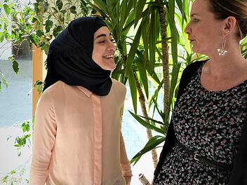 Lin Al Hamwi mit ihrer Förderlehrerin Susanne Götz (rechts) Werner Reißaus