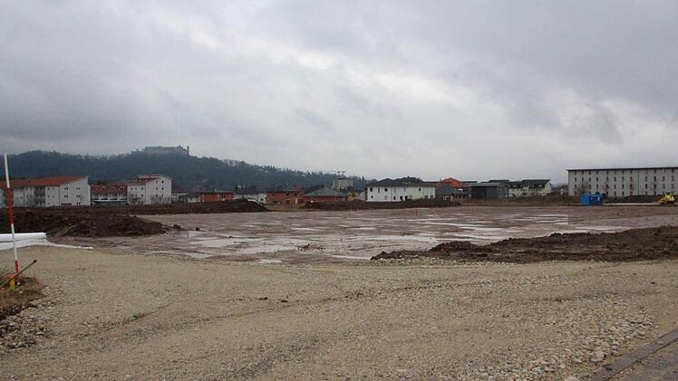 Die künftige Schule schließt die Lücke zwischen Pflegeheim und Wohngebiet.