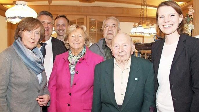 Die CSU Mainleus zeichnete langjährige Mitglieder aus. Foto: Sopnny Adam