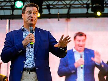 Bayerns Ministerpräsident Markus Söder eröffnete am Freitagabend das 27. internationale Samba-Festival in Coburg.Foto: Matthias Hoch