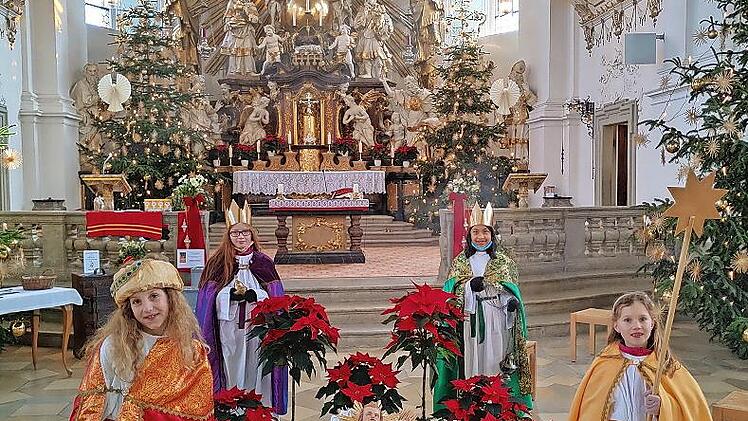 Die Kinder Anna, Marie, Sofie und Yzabelle haben in Gößweinstein die Aufgabe der Sternsinger übernommen.