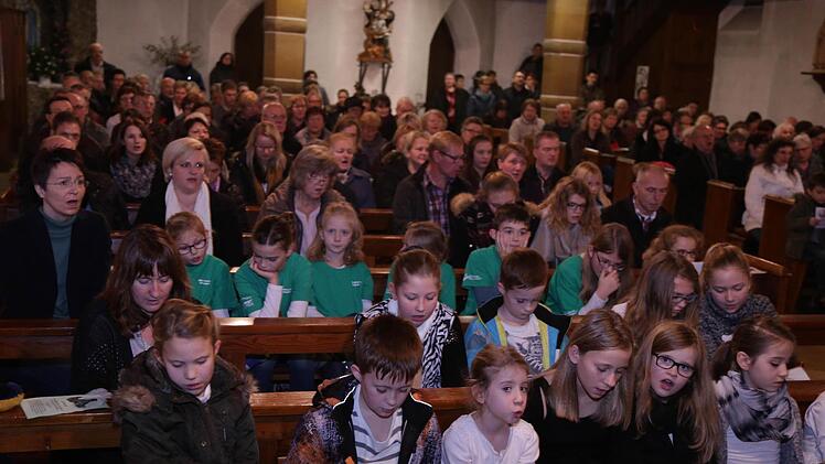 Zum Abschluss singen alle gemeinsam. Foto: Franz Galster