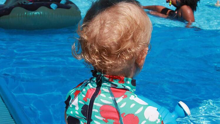Für den dritten Teil unseres Schwimmbad-Tests geht es ins Maßbacher Freibad. Familie Karges hat das Bad getestet und bewertet. Foto: Carmen Schmitt
