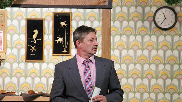 Derzeit im Stress befindet sich Peter G&ouml;bel. Zum einen als Mitglied des Festausschusses beim 50-j&auml;hrigen Gr&uuml;ndungsjubil&auml;um des TSV Thundorf, und zum anderen bei der Organisation der Theaterauff&uuml;hrungen. Archivbilder zeigen Peter G&ouml;bel als aktiven Schauspieler . Foto: Philipp Bauernschubert