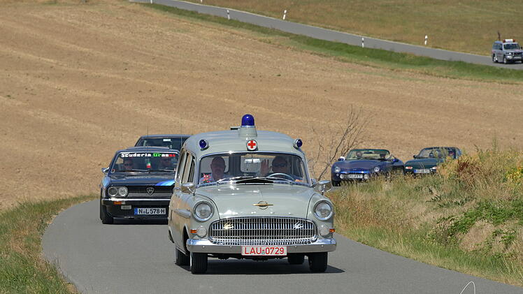Der Opel Kapitän Krankenwagen von 1956 ist eines der Highlights zur Rollhofener Ausfahrt.