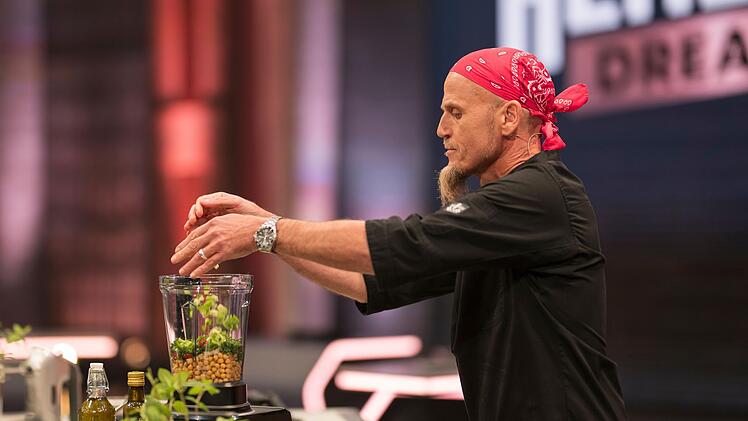 Im zweiten Kochgang duellierte sich Ralf Zacherl mit Markus Stöckle. Streitobjekt: ein "Schicht-Gericht" aus Kichererbsen.