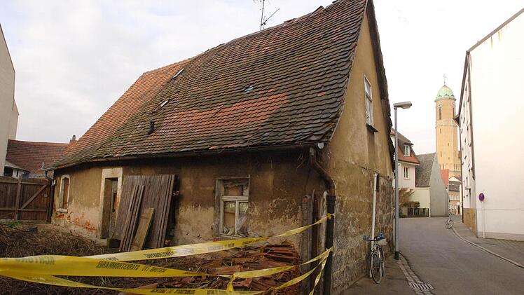 Jahrzehnte lang war das alte Gärtnerhaus dem Verfall preis gegeben. Der Besitzerwechsel 2010 leitete die Wende ein.