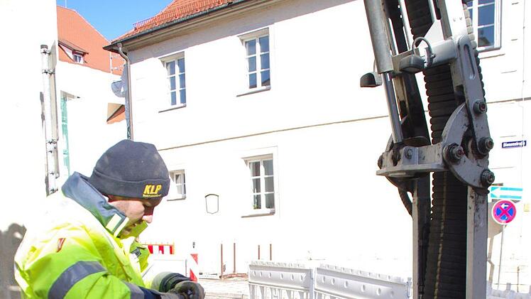 Bastian Rebhan bereitet die Arbeiten vor. Foto: Marco Meißner