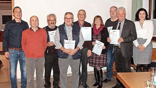 Bis zu 50 Jahre halten sie der CSU die Treue (von links): CSU-Vorsitzender Harald Kaiser, Martin Wasser, Ewald Kleinhenz, Karl Tully, Ambros Brech, Susanne Langer, Helmut Schöpplein, Heinrich Albert und MdB Dorothee Bär.