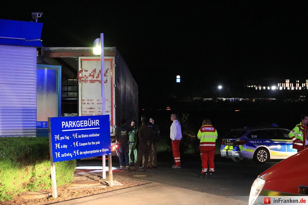 A3 bei Schlüsselfeld:  Polizei entdeckt sieben Flüchtlinge in Sattelauflieger
