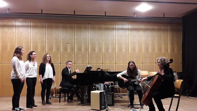 Viele musikalische Talente hat das Johann-Philipp-von-Schönborn-Gymnasium Münnerstadt. Das zeigte sich wieder beim Neujahrskonzert der Schule. Hartmut Hessel