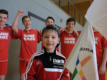 Die Mannschaft aus Schondra brachte ihren Fahnenträger mit.Gerd Schaar