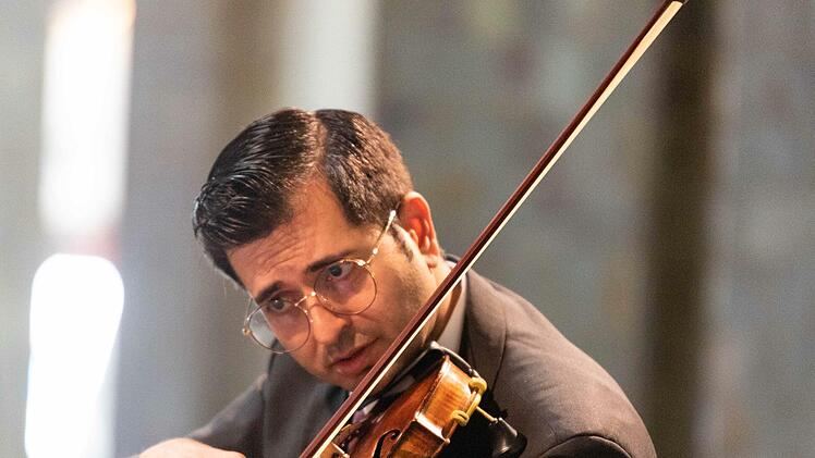 Burghard Toelke, bei einem Auftritt mit der Staatsbad Philharmonie Bad Kissingen.