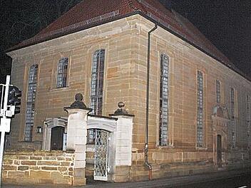 Eine neue Nutzung soll die Salvatorkirche in Bad Rodach erfahren. Von außen wird sich wohl nichts ändern, innen wird ihr nach den derzeitigen Plänen ein zweistöckiges Gebäude eingepflanzt.