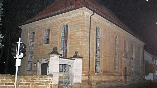 Eine neue Nutzung soll die Salvatorkirche in Bad Rodach erfahren. Von außen wird sich wohl nichts ändern, innen wird ihr nach den derzeitigen Plänen ein zweistöckiges Gebäude eingepflanzt.