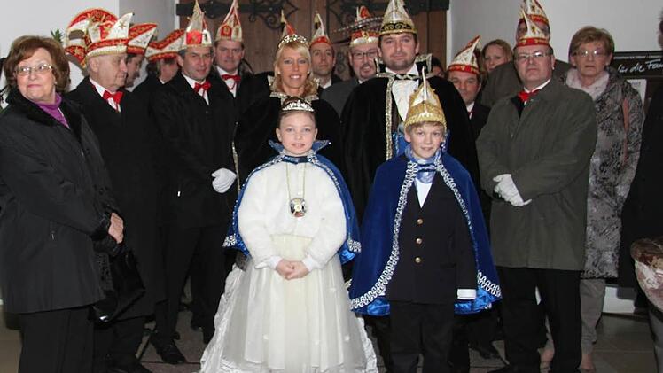 Die Faschingsgesellschaft vor dem Gottesdienst. Foto: Sonja Adam