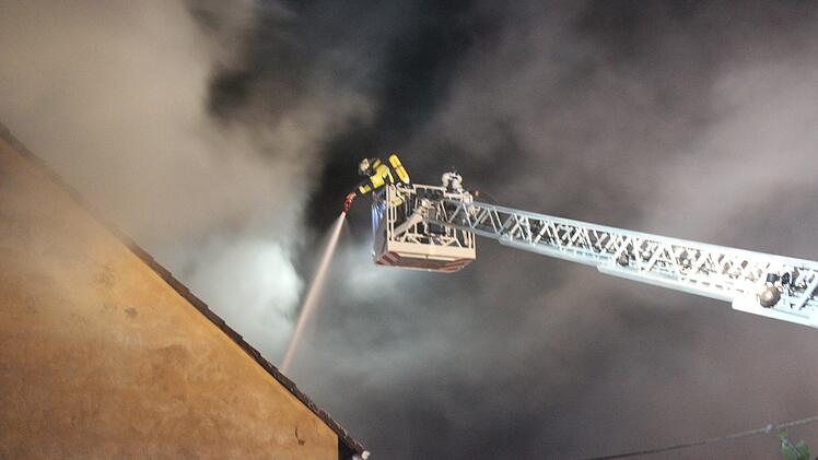 Albertshofen: Großbrand in Lagerhalle