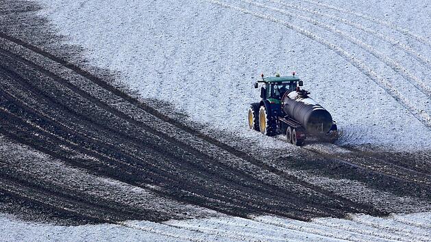 Die EU meint, Deutschland gehe zu lax mit G&uuml;lle um und verursache damit hohe Nitratwerte im Wasser. Neuere Untersuchungen scheinen das nicht zu best&auml;tigen, hie&szlig; es bei der politischen Schlachtsch&uuml;ssel des BBV. Foto: CT-Archiv