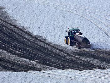 Die EU meint, Deutschland gehe zu lax mit Gülle um und verursache damit hohe Nitratwerte im Wasser. Neuere Untersuchungen scheinen das nicht zu bestätigen, hieß es bei der politischen Schlachtschüssel des BBV. Foto: CT-Archiv