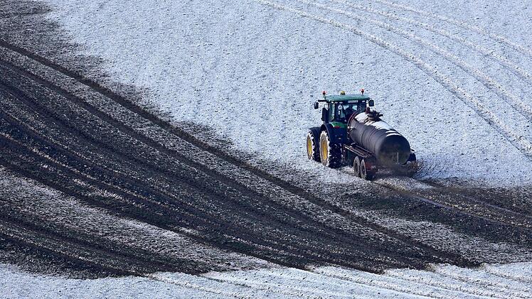Die EU meint, Deutschland gehe zu lax mit Gülle um und verursache damit hohe Nitratwerte im Wasser. Neuere Untersuchungen scheinen das nicht zu bestätigen, hieß es bei der politischen Schlachtschüssel des BBV. Foto: CT-Archiv